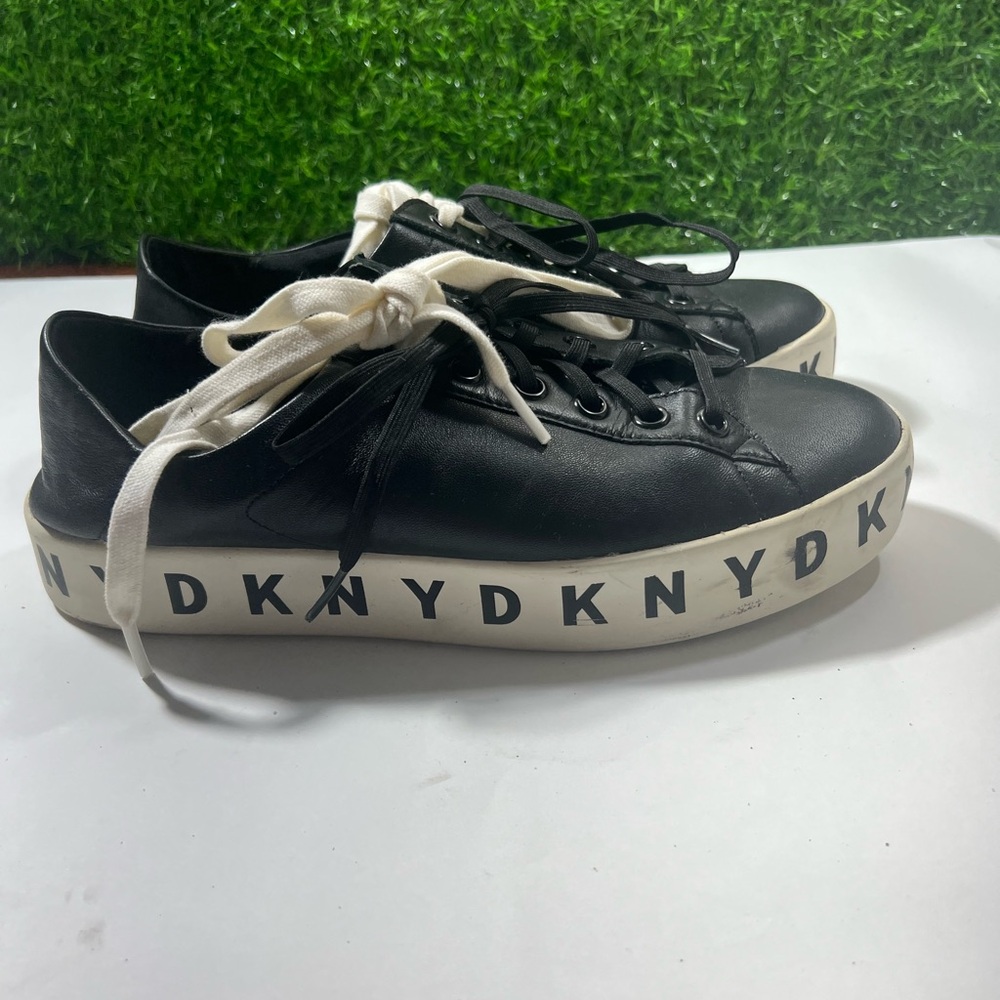 DKNY Black Logo Laced Upon Trainers Size 8,5 M Slight Tear